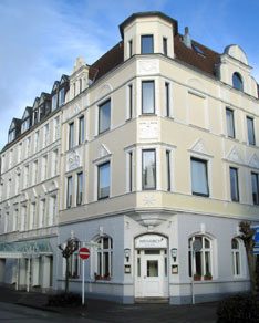Hotel Rheydter Residenz: helles Eckhaus mit Erkern